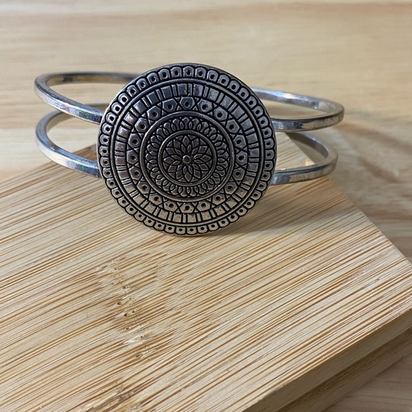 STATEMENT BRACELET - Picture 7 of 7